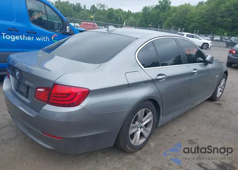 2013 BMW 528I xDrive z USA, uszkodzony, nr VIN WBAXH5C53DDW16623